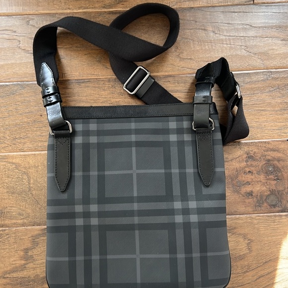 Men’s Burberry crossbody bag - Picture 3 of 7